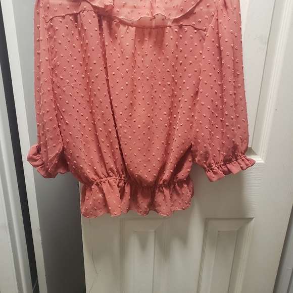 Beautiful Blouse - Picture 2 of 3